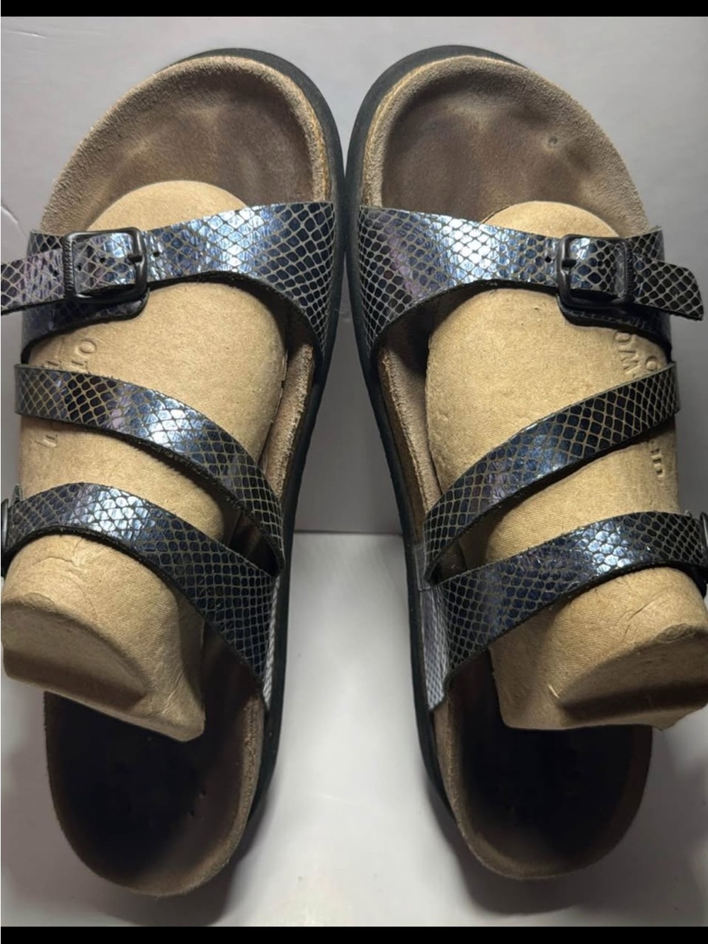 Sz 11/41 WOMENS MEPHISTO GRAY METALLIC SNAKE DESIGN PRINT LEATHER STRAPPY SANDAL